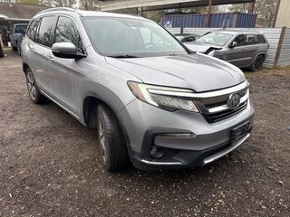 2021 Honda Pilot AWD Touring 8 Passenger - Exterior Front Right Corner Image